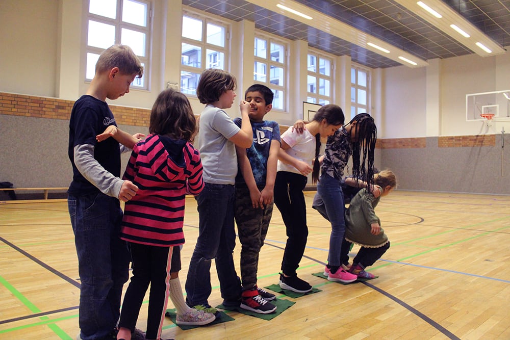 Teamtage Klax Schule - Schüler lernen im Workshop Zusammenarbeit