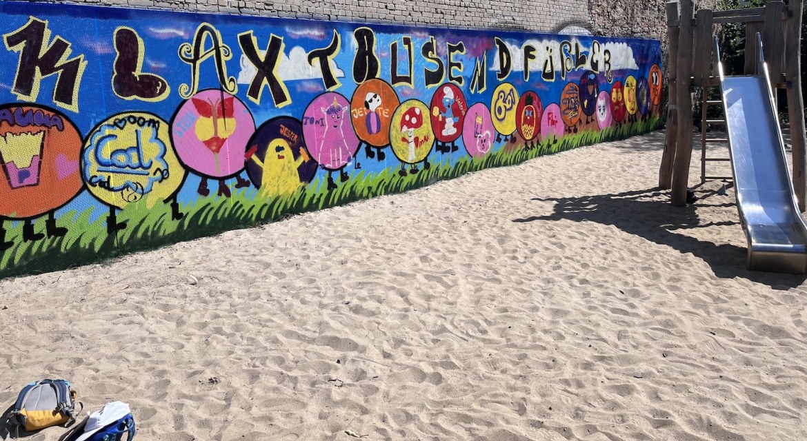  Neues Graffiti für den Klax Kindergarten Tausendfüßler Illustration 