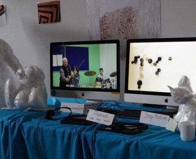 Bildschirme und Projektausstellung 