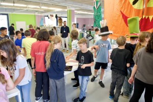 Die Schüler*innen der Klax Schule auf der Makermesse