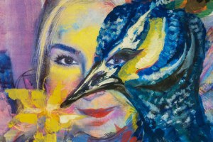 Das Bild zeigt eine farbenfrohe mit Acryl gemalte Frau, Ihr zweites Auge ist gleichzeitig das Auge eines Pfaus, welcher vor der Frau halbseitig positioniert gemalt wurde. LopLop Ausstellung in der Kinderkunstgalerie.